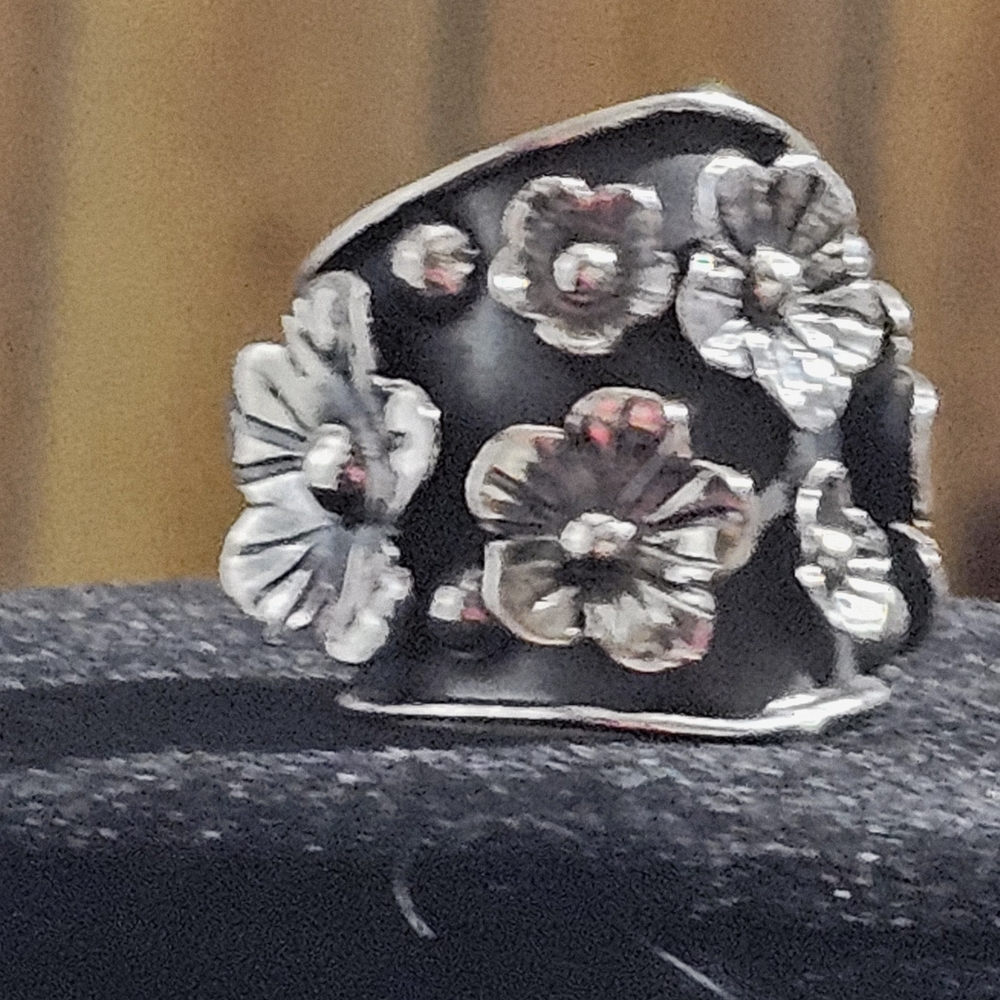 Taxco Black and Silver Floral Ring